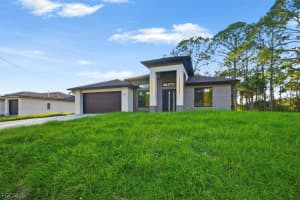 911 Cleveland Avenue, Lehigh Acres, FL 33972 - MLS#2026012409