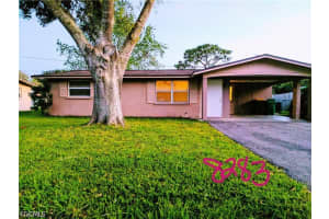 8283 Pelican Rd, Englewood