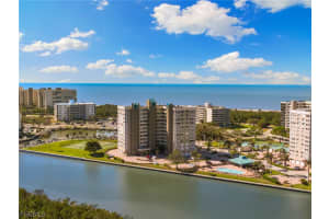 25 Bluebill Avenue, Naples, FL 34108 - MLS#2026013168