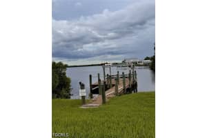 323 Shoreland Drive, Fort Myers, FL 33905 - MLS#2026014053