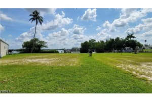 323 Shoreland Drive, Fort Myers, FL 33905 - MLS#2026014053