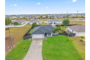 2304 Nw 7th St, Cape Coral