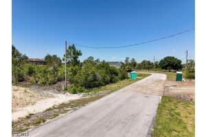 421 Yolanda Street, Lehigh Acres, FL 33972 - MLS#2026014253