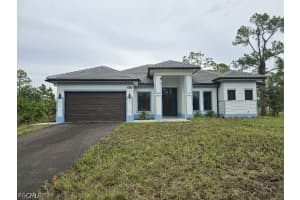 3943 16th Ave Ne, Naples