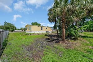 428 Avenue D NW, Moore Haven, FL 33471 - MLS#2026014536