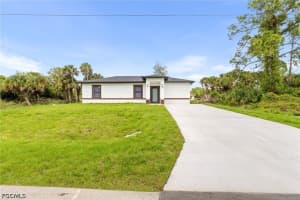 1137 Essex St E, Lehigh Acres