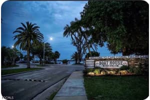 726 Sabur Ct, Cape Coral