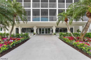 1 Bluebill Avenue, Naples, FL 34108 - MLS#2026015965