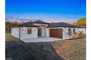 2657 2nd Ave Se, Naples