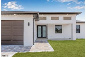 618 Raintree St E, Lehigh Acres