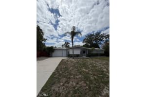 7386 Pine Dr, Fort Myers