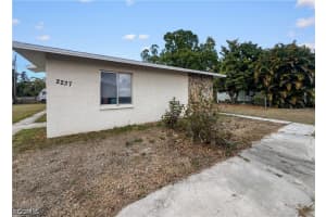 2239 Iris Way, Fort Myers, FL 33905 - MLS#2026017973