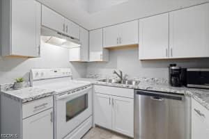4906 Victoria Dr 312, Cape Coral