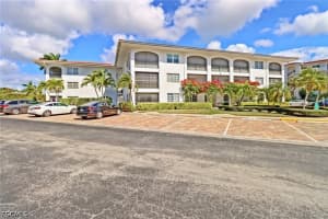 9 High Point Cir N 102, Naples