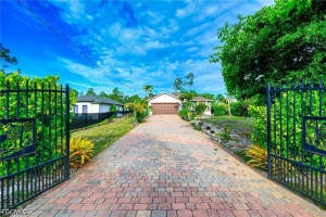 4457 12th St Ne, Naples