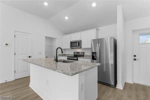 305 23rd Terrace, Cape Coral, FL 33993 - MLS#2026019848