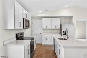 1333 10th Place, Cape Coral, FL 33993 - MLS#2026019934