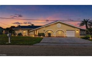2507 Lakeview Dr, Lehigh Acres
