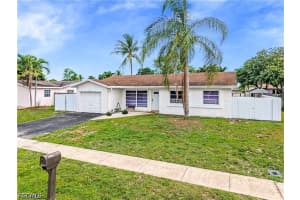 8641 NW 8TH ST, Pembroke Pines, FL 33024 - MLS#2026020075