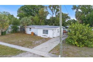 912 Hibiscus Ln, North Fort Myers