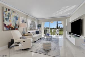 9 High Point Cir N 101, Naples