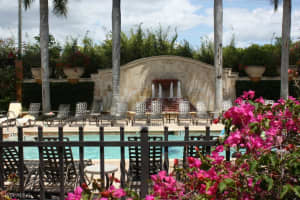 221 9th St S, Naples, FL 34102, Sold 12/10/15