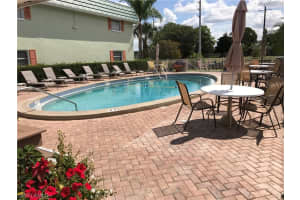 300 Valley Stream Dr, Naples, FL 34113, Sold 09/28/17
