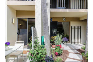 517 Lake Louise Cir, Naples, FL 34110, Sold 09/28/17