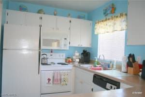 8049 Country Rd UNIT 101, Fort Myers, FL 33919, Sold 11/02/17