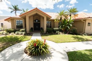 2209 Pinewoods Cir, Naples, FL 34105, Sold 04/17/23