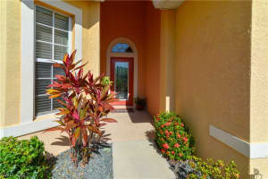 9720 Las Casas Dr, Fort Myers, FL 33919, Sold 04/09/18