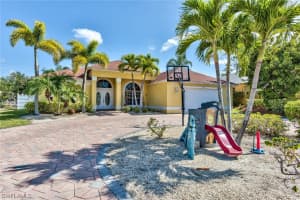4634 Sierra Ln, Bonita Springs, FL 34134, Sold 03/26/20