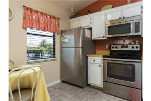 9295 Lake Park Dr APT 202, Fort Myers, FL 33919, Sold 05/15/18