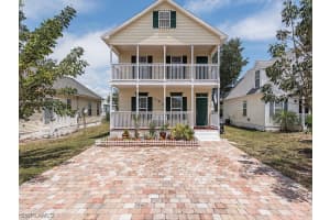 421 Leawood Cir, Naples, FL 34104, Sold 03/04/20
