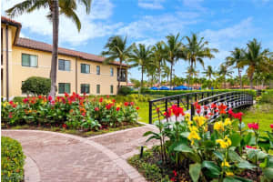 975 Sandpiper St, Naples, FL 34102, Sold 07/29/19