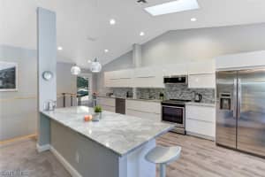 322 Emerald Bay Cir, Naples, FL 34110, Sold 10/18/19