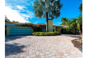 9421 Moonlight Dr, Sanibel, FL 33957, Sold 02/24/21