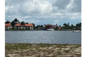 5121 Sunnybrook Ct APT 23, Cape Coral, FL 33904, Sold 09/16/20