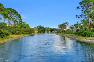 370 Emerald Bay Cir, Naples, FL 34110, Sold 04/08/20