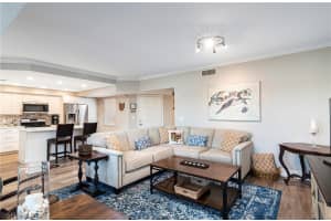 2711 Citrus Lake Dr, Naples, FL 34109, Sold 07/07/20