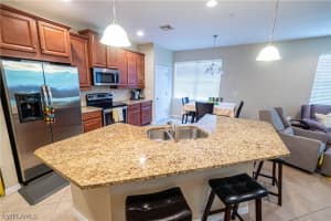 8515 Oakshade Cir UNIT 201, Fort Myers, FL 33919, Sold 09/04/20