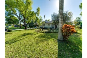 9572 Sussex St, Naples, FL 34109, Sold 08/24/20