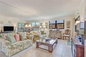 805 River Point Dr, Naples, FL 34102, Sold 12/02/20