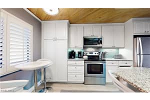 979 E Gulf Dr, Sanibel, FL 33957, Sold 04/08/21