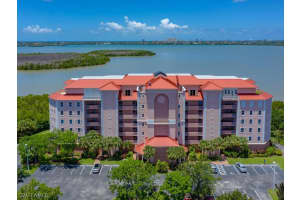 337 Vintage Bay Dr, Marco Island, FL 34145, Sold 09/01/20