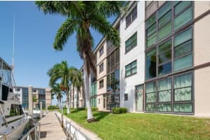 801 River Point Dr, Naples, FL 34102, Sold 09/18/20
