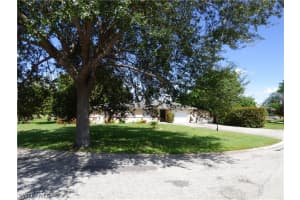 37 Crestwood Cir E, Lehigh Acres, FL 33936, Sold 10/01/20