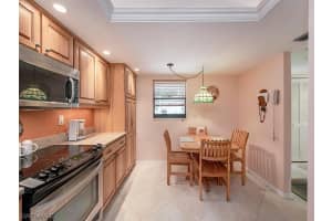 531 Lake Louise Cir, Naples, FL 34110, Sold 12/02/20