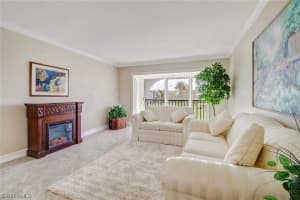 17 High Point Cir E, Naples, FL 34103, Sold 05/03/21