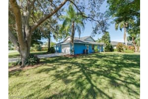 475 Nottingham Dr, Naples, FL 34109, Sold 01/06/21